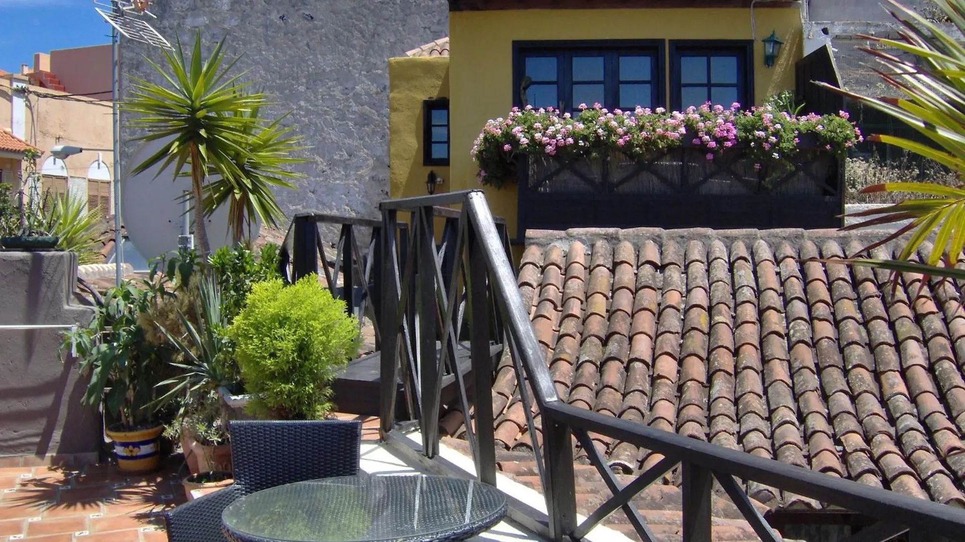 Daire Holiday Home In English Style With Sea View Icod De Los Vinos